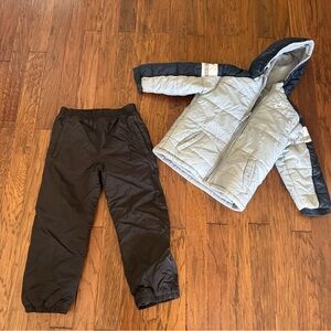 Boys two piece snow outfit.  Size 7  
Nike winter jacket & Fera pants